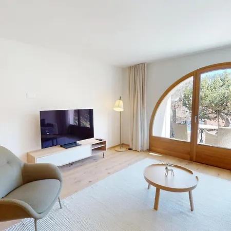 Leonard Apartment *